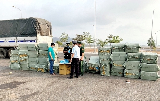 Thu giữ 160.000 chiếc khẩu trang y tế xuất lậu qua Campuchia